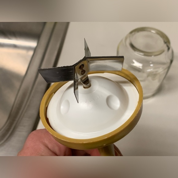 1960s Vintage Mustard Yellow Federal Houseware Chicago Illinois Nut Chopper - Picture 14 of 16